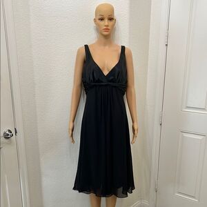 Jones Wear Dress Size 14 VNeck Sleeveless Silky Satin Elegant Black Midi Dress